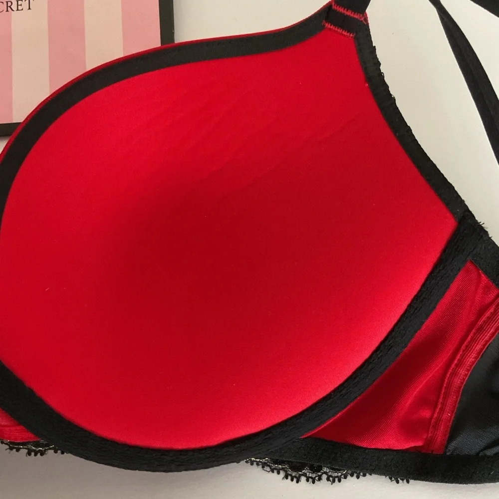 Victorias Secret Very Sexy Plunge Bra NWOT  size 34D